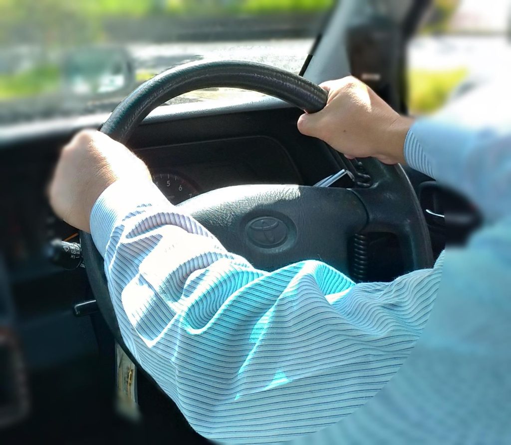 ハンドル10時10分